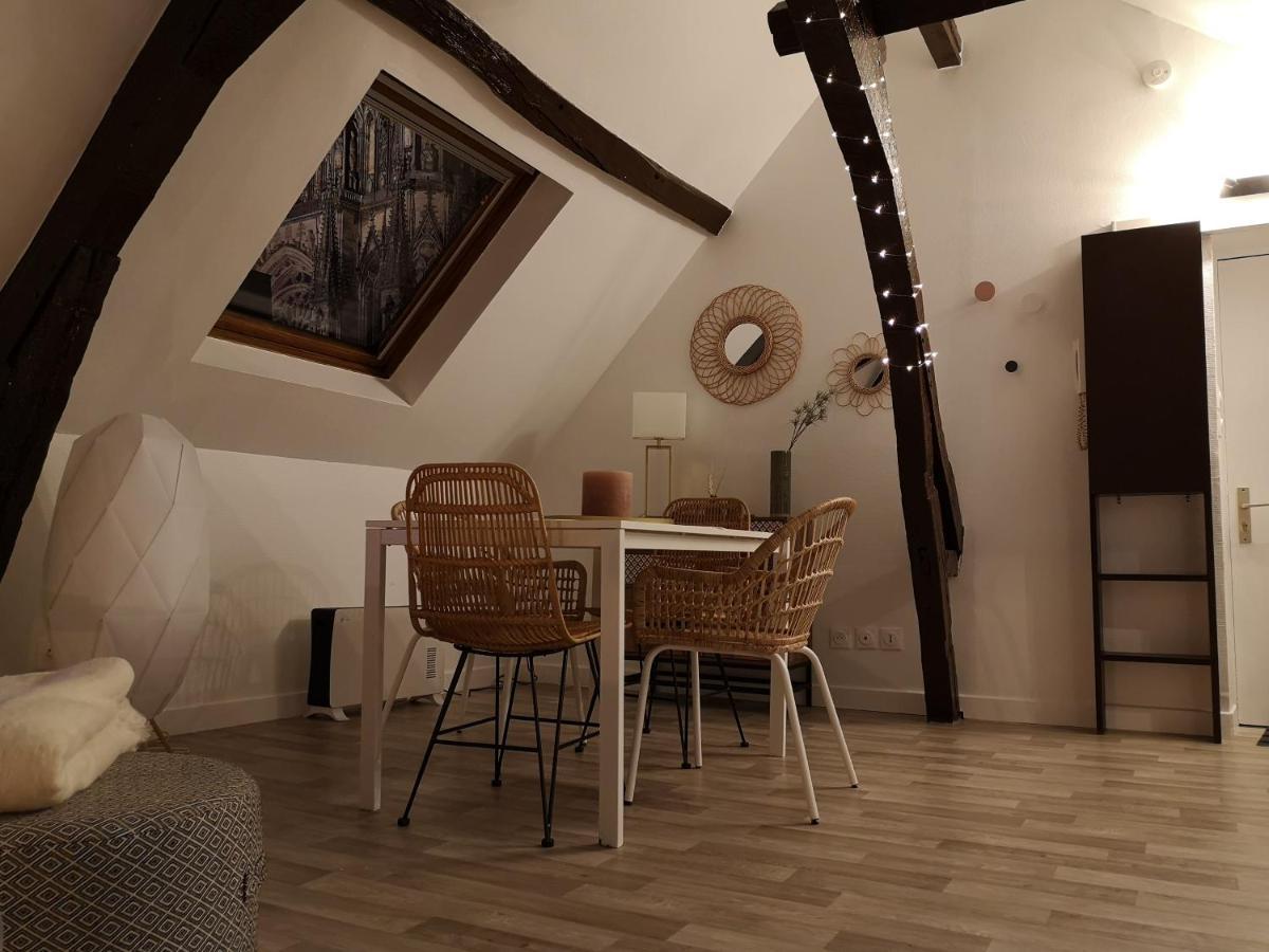 Logement Cosy Renove Au Pied De La Cathedrale Avec Climatisation رانس المظهر الخارجي الصورة